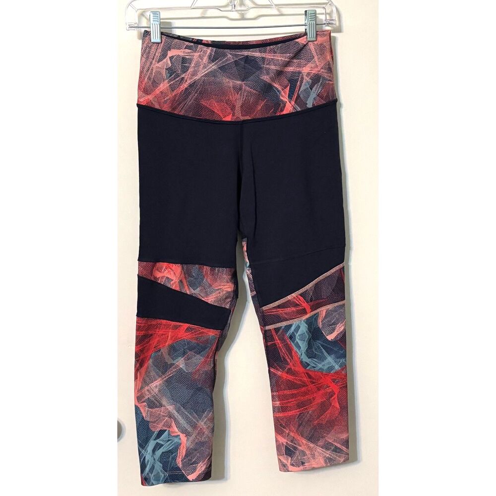The North Face FlashDry Crop Leggings Womens M Black Abstract Print Athletic